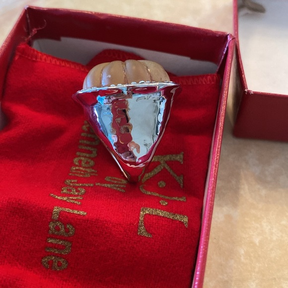 Size 6 QVC Kenneth Jay Lane's BIG STATEMENT Translucent Silvertone Fluted Ring - Picture 5 of 9